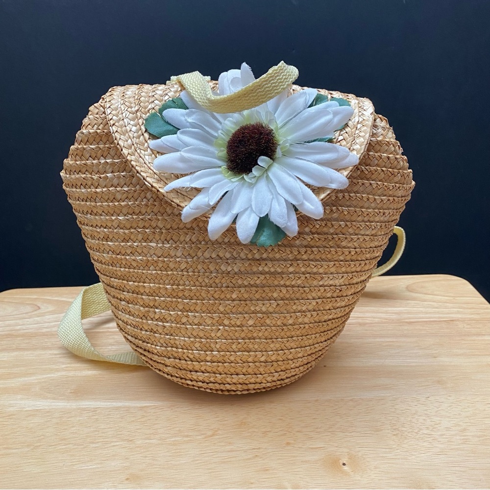 Dover Kidz Vintage Wicker Kid’s Spring Backpack with Flower